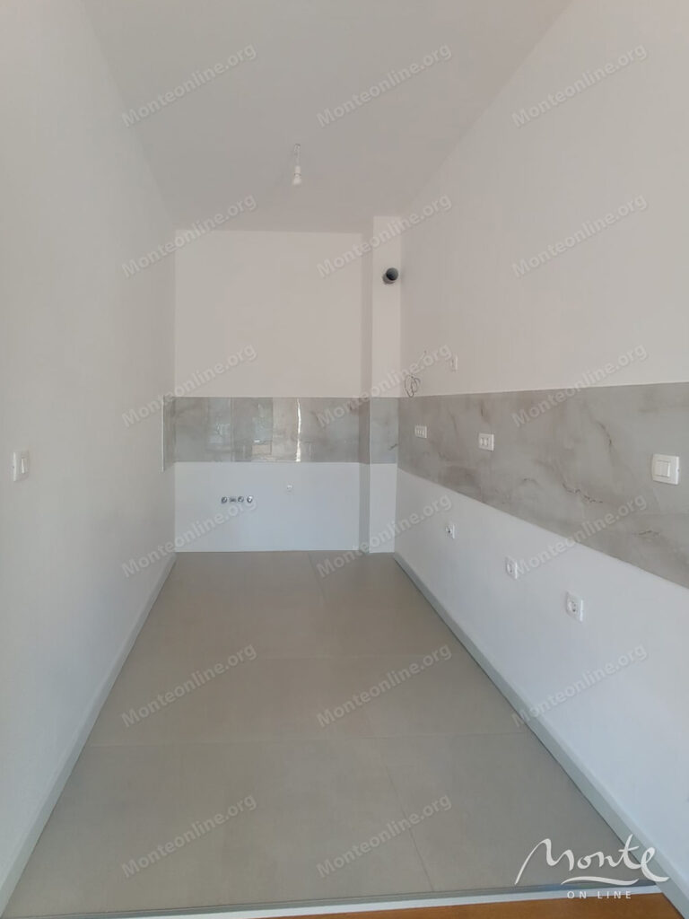 svetlaya kvartira s 2 spalnyami v sovremennom zhilom dome v bare 12