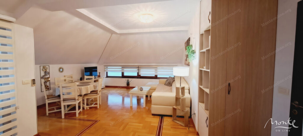 unikalnyj penthaus s 2 spalnyami i bolshoj terrasoj v czentre budvy 04