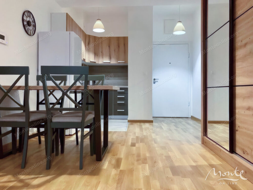 uyutnaya kvartira s 1 spalnej i vidom na more i gory v czentre bara 04