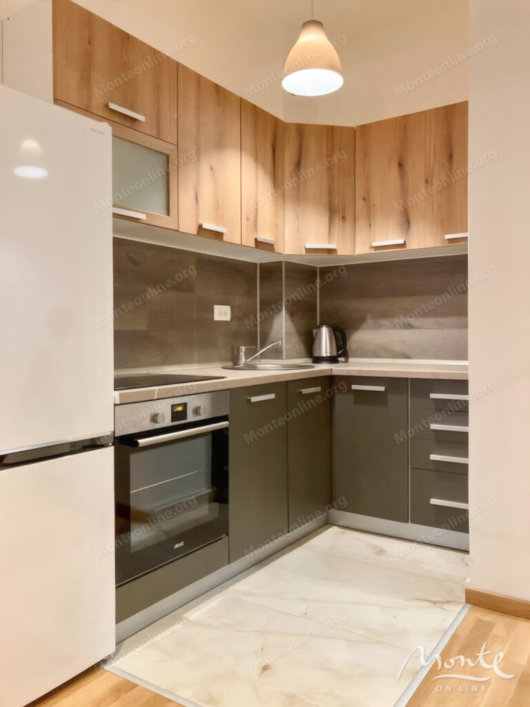 uyutnaya kvartira s 1 spalnej i vidom na more i gory v czentre bara 05