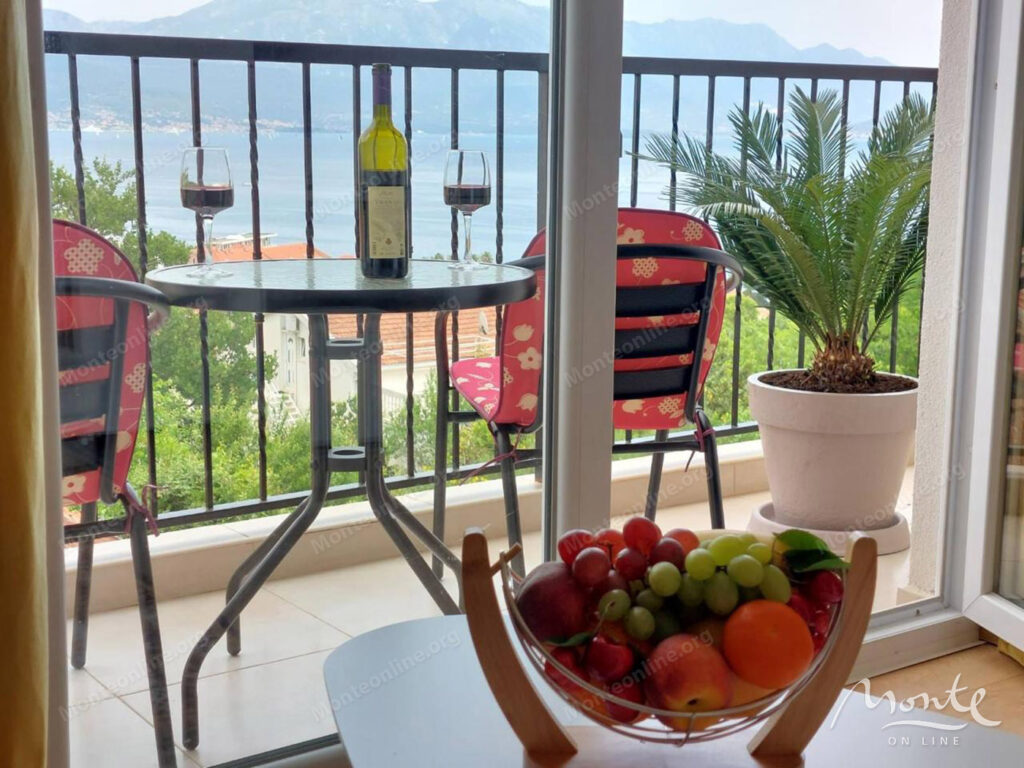 uyutnaya kvartira s 1 spalnej i vidom na more v dzhenovichah herczeg novi 08