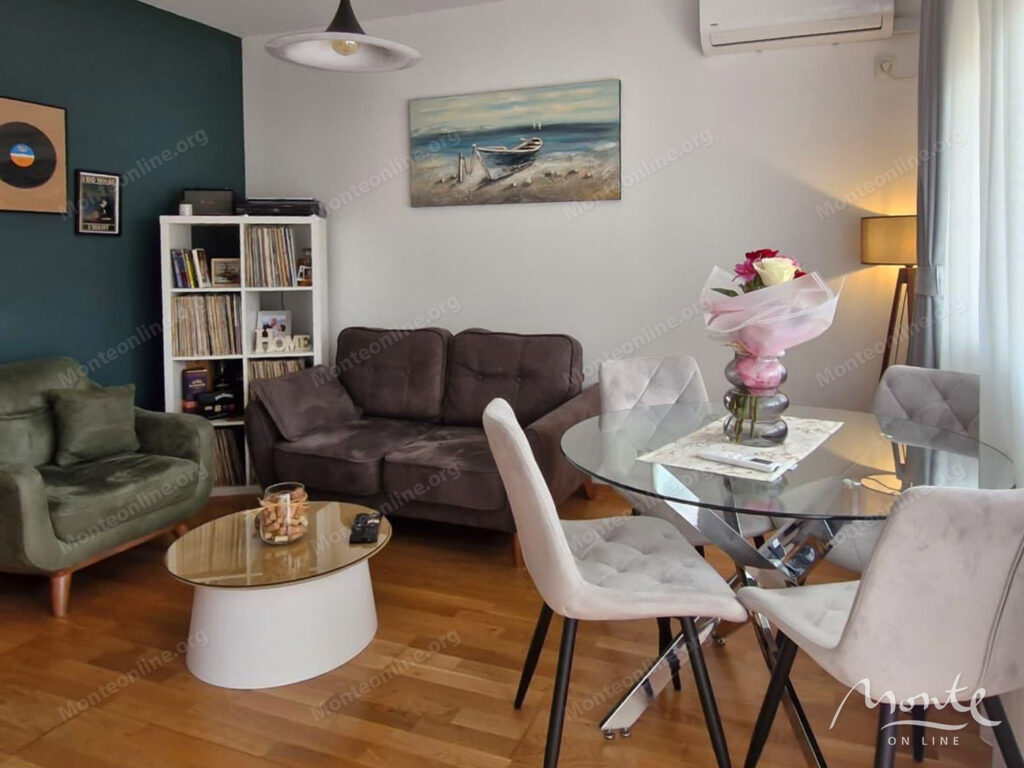 uyutnaya kvartira s 1 spalnej i vidom na more v samom serdcze tivata 03