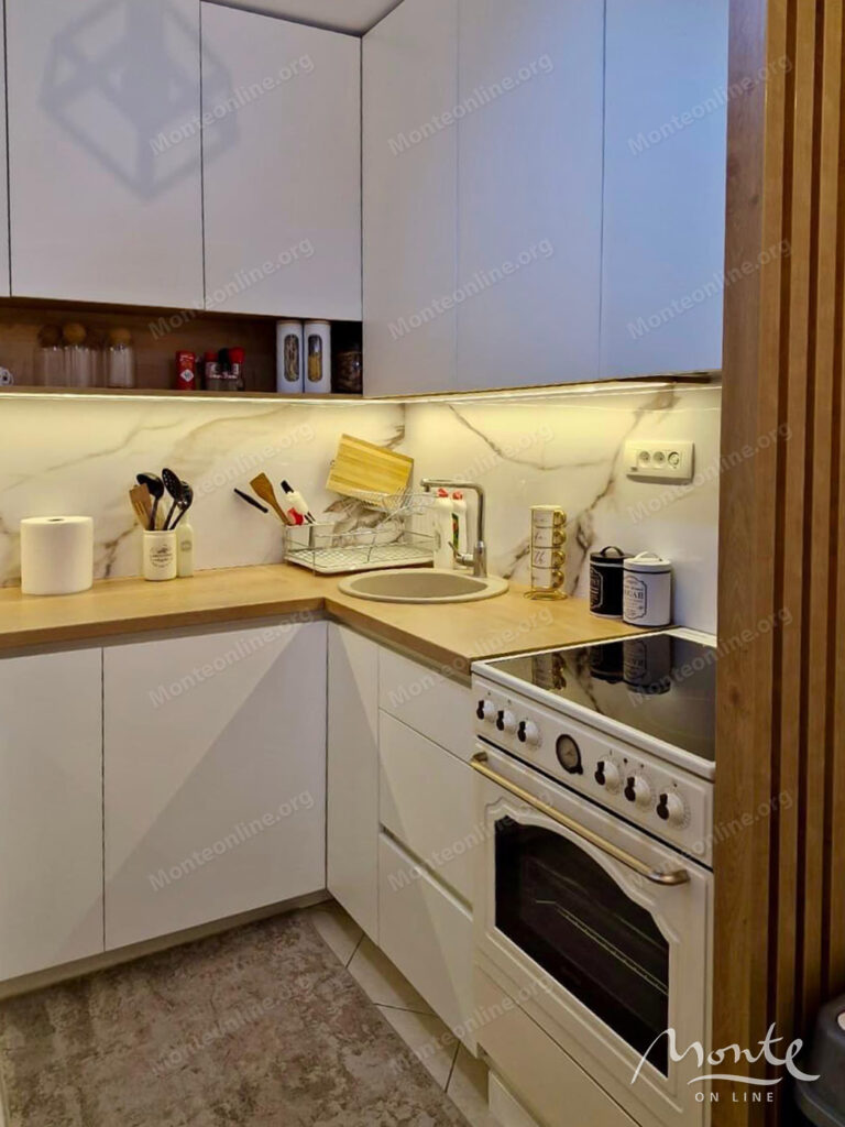 uyutnaya kvartira s 1 spalnej i vidom na more v samom serdcze tivata 05