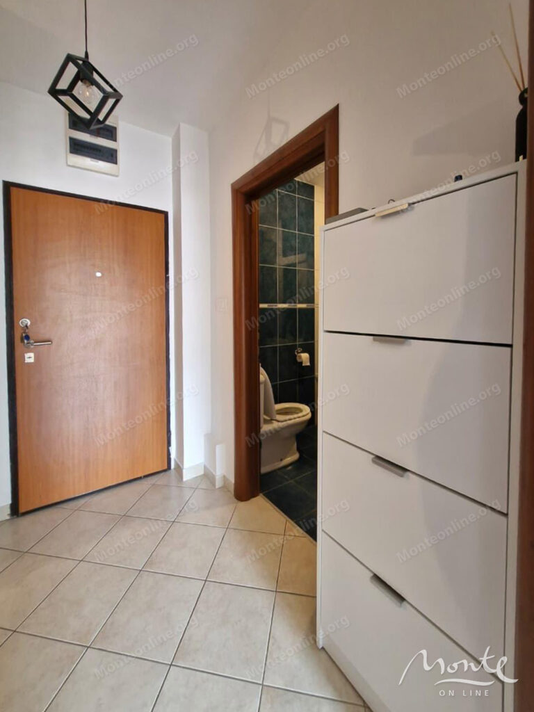 uyutnaya kvartira s 1 spalnej i vidom na more v samom serdcze tivata 08