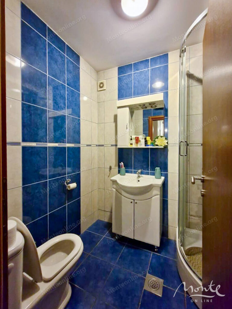 uyutnaya kvartira s 1 spalnej i vidom na more v samom serdcze tivata 10