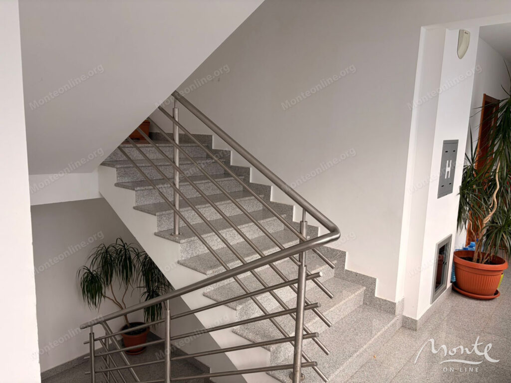 uyutnaya kvartira s 1 spalnej v bechichi s vidom na more 13