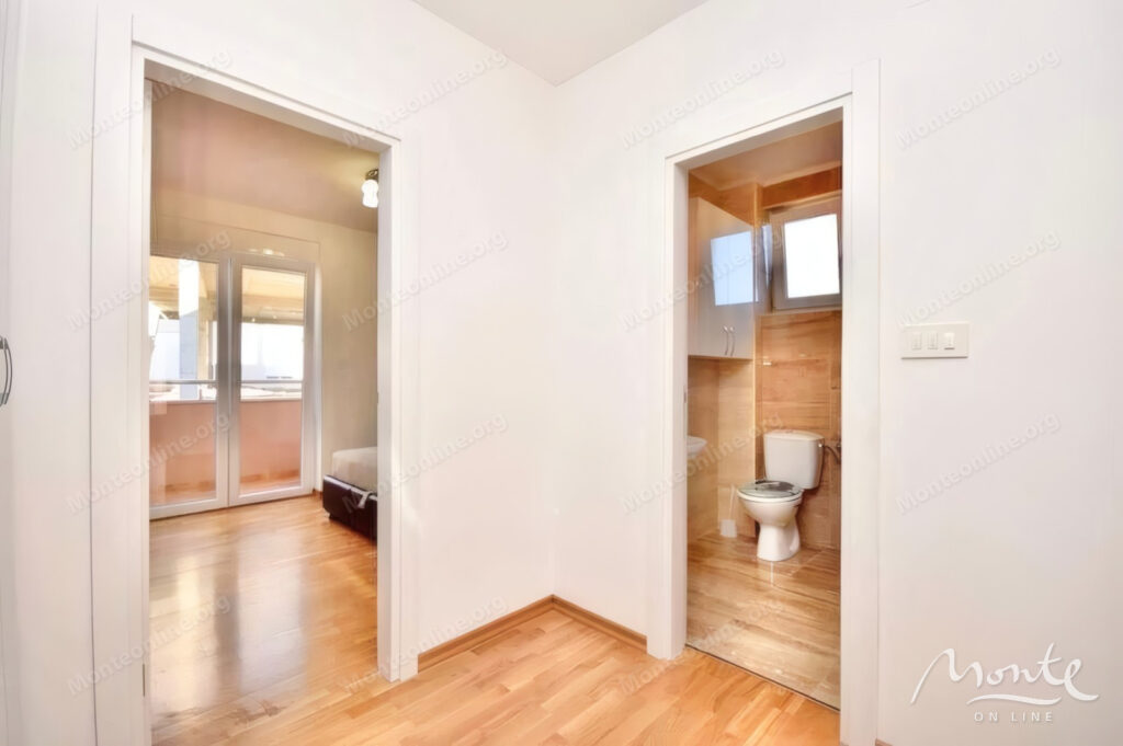 uyutnaya kvartira s 2 spalnyami dvumya terrasami i parkovkoj v igalo herczeg novi 06