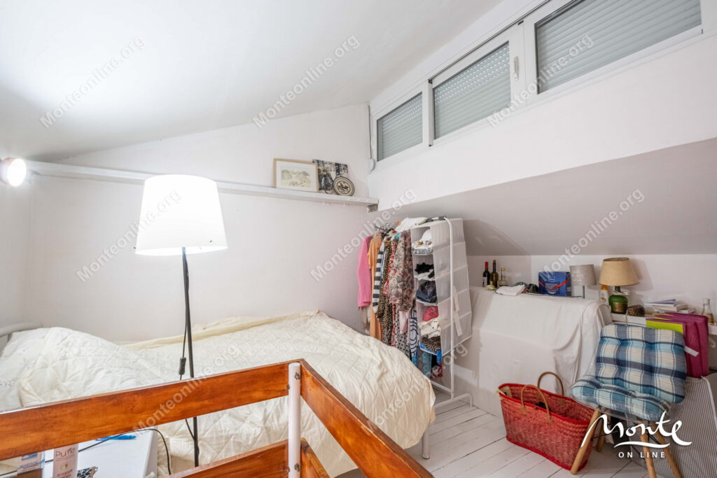 uyutnaya kvartira s 2 spalnyami s vidom na more v krashichi tivat 15