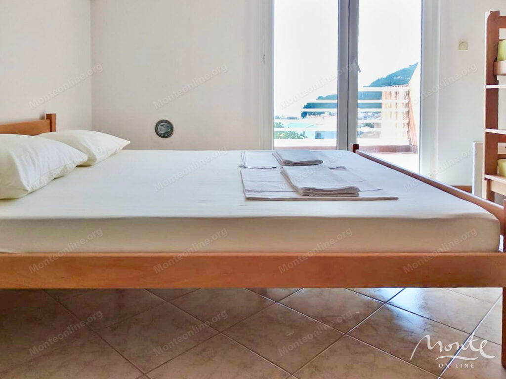 uyutnaya kvartira studiya v tihom rajone petrovacza 06