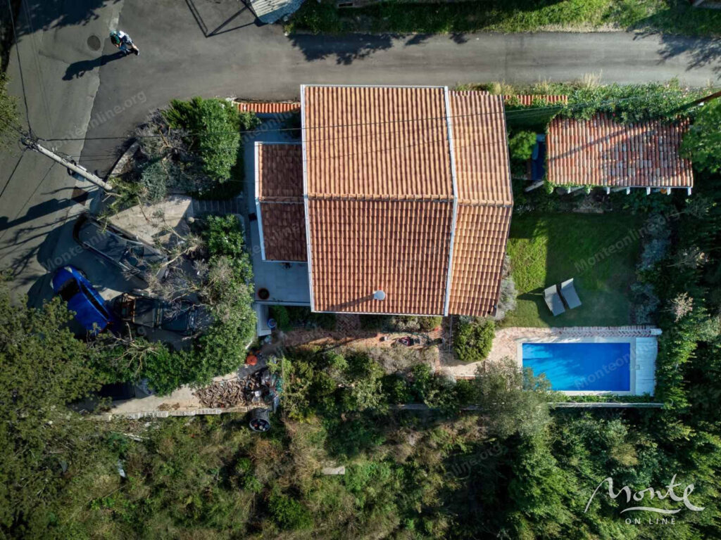 uyutnaya villa s bassejnom i prostornoj terrasoj v kavache tivat 03