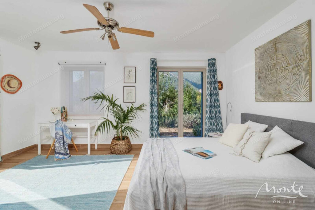 uyutnaya villa s bassejnom i prostornoj terrasoj v kavache tivat 13