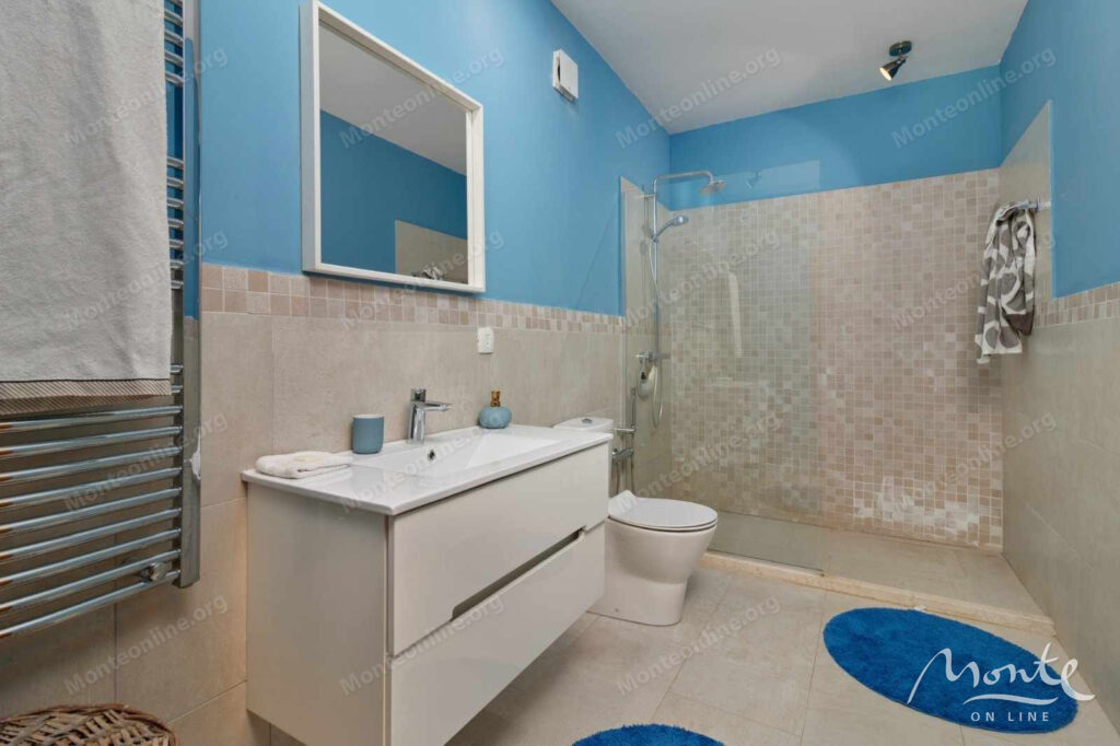 uyutnaya villa s bassejnom i prostornoj terrasoj v kavache tivat 15