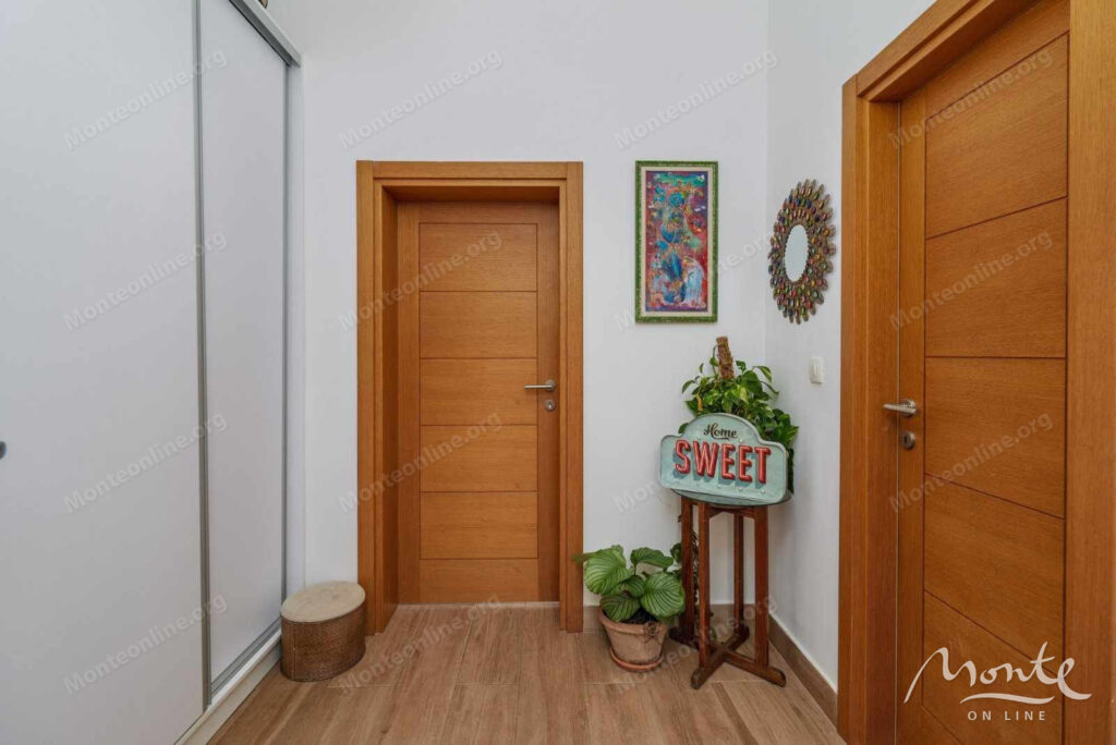 uyutnaya villa s bassejnom i prostornoj terrasoj v kavache tivat 16