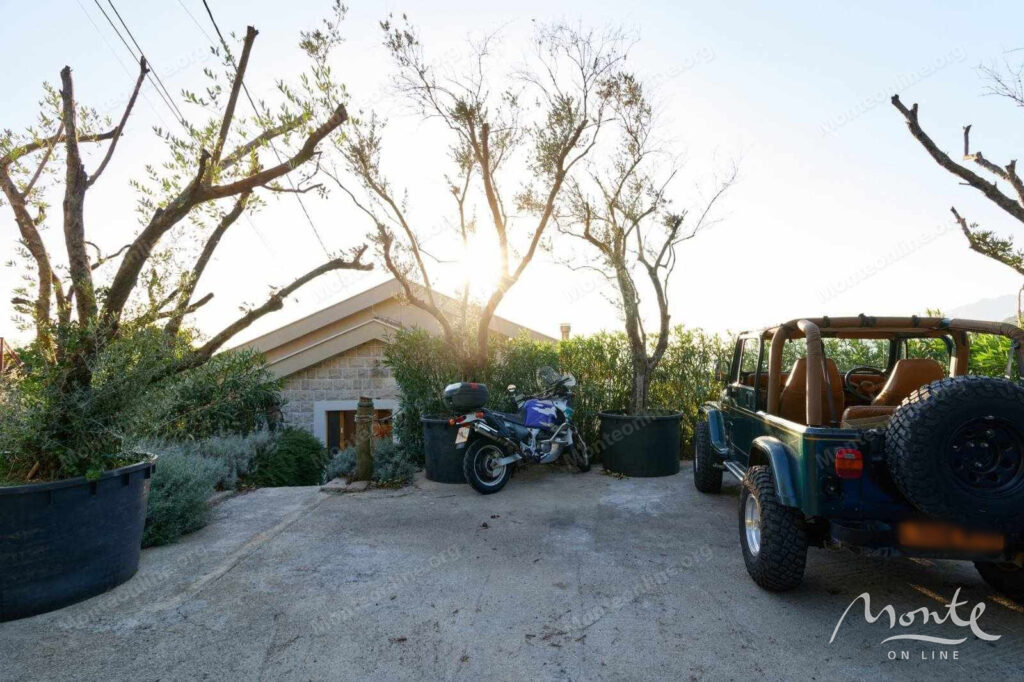 uyutnaya villa s bassejnom i prostornoj terrasoj v kavache tivat 17