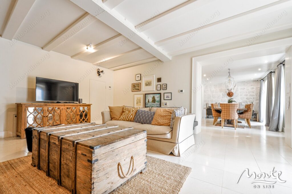 elitnyj kamennyj osobnyak na 1 linii morya v dobrote kotor 07