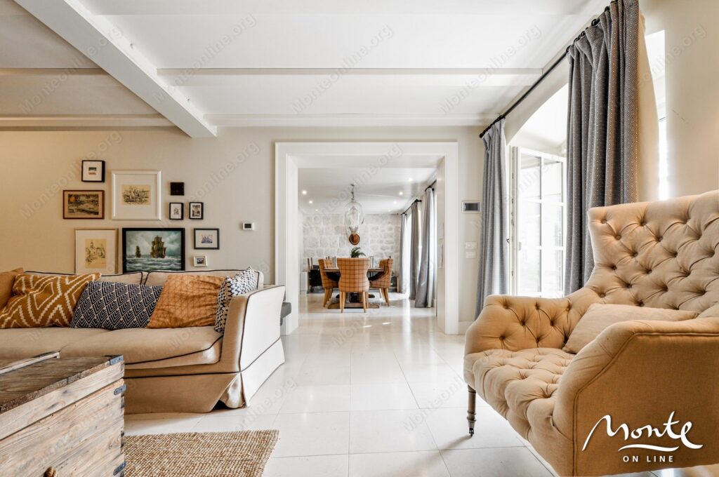 elitnyj kamennyj osobnyak na 1 linii morya v dobrote kotor 08