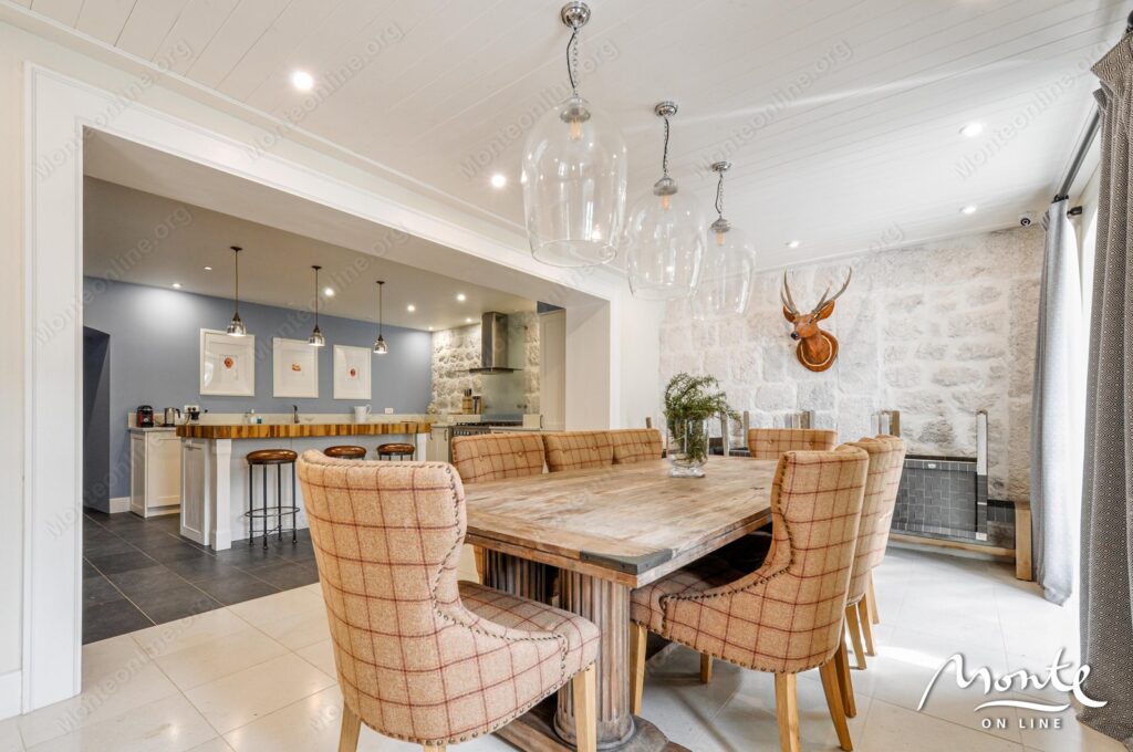 elitnyj kamennyj osobnyak na 1 linii morya v dobrote kotor 10