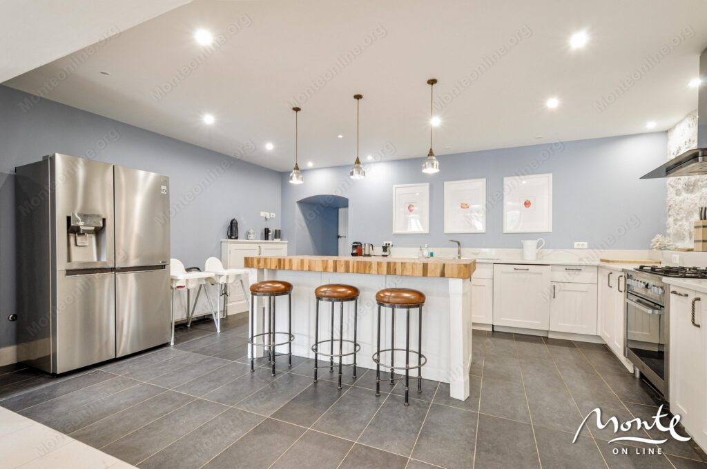 elitnyj kamennyj osobnyak na 1 linii morya v dobrote kotor 15