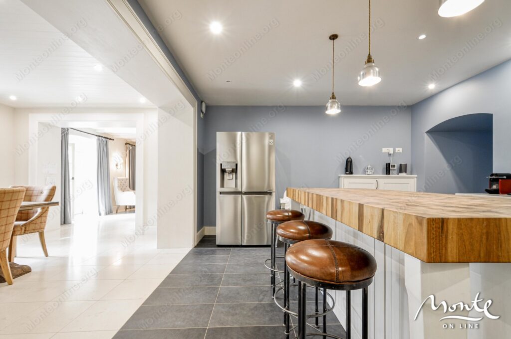 elitnyj kamennyj osobnyak na 1 linii morya v dobrote kotor 17