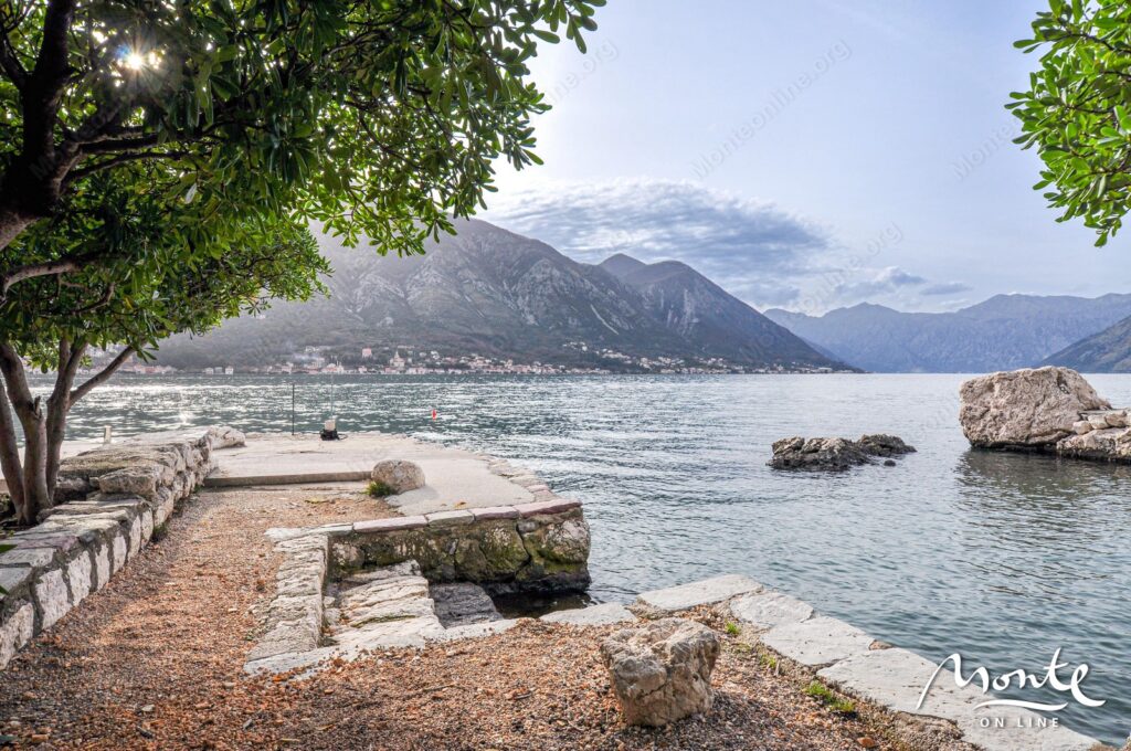 elitnyj kamennyj osobnyak na 1 linii morya v dobrote kotor 44