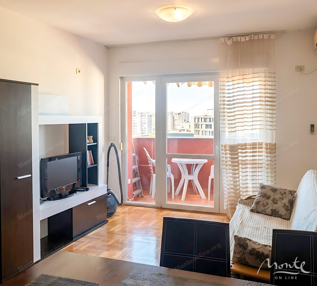 kvartira s 1 spavaćom sobom i funkcionalnoj planirovkoj u bare 01