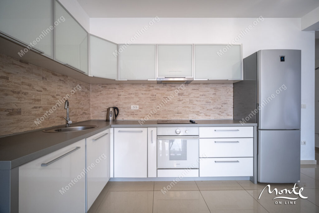 kvartira s 1 spalnej v dobrote s vidom na more i prostornoj terrasoj 10