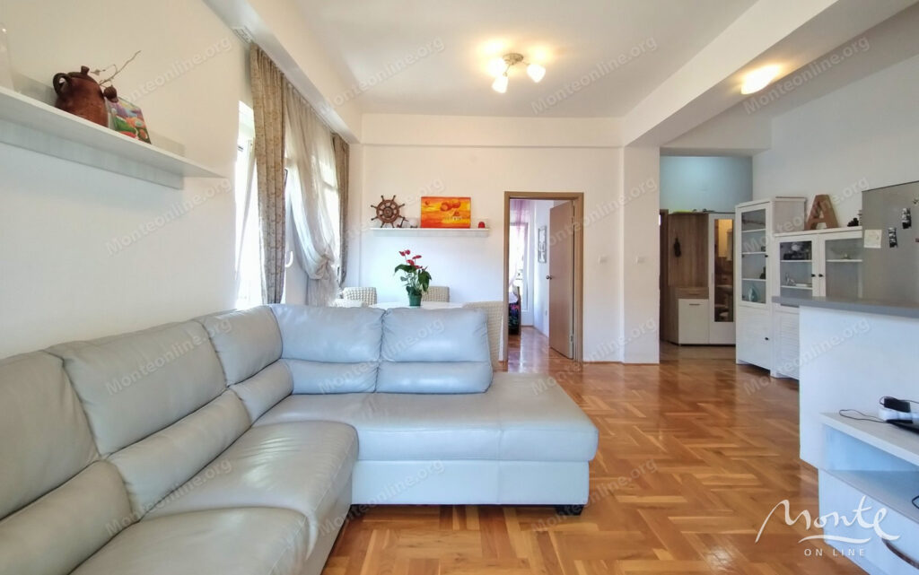 kvartira s 1 spalnej v klubnom dome s bassejnom v budve 02