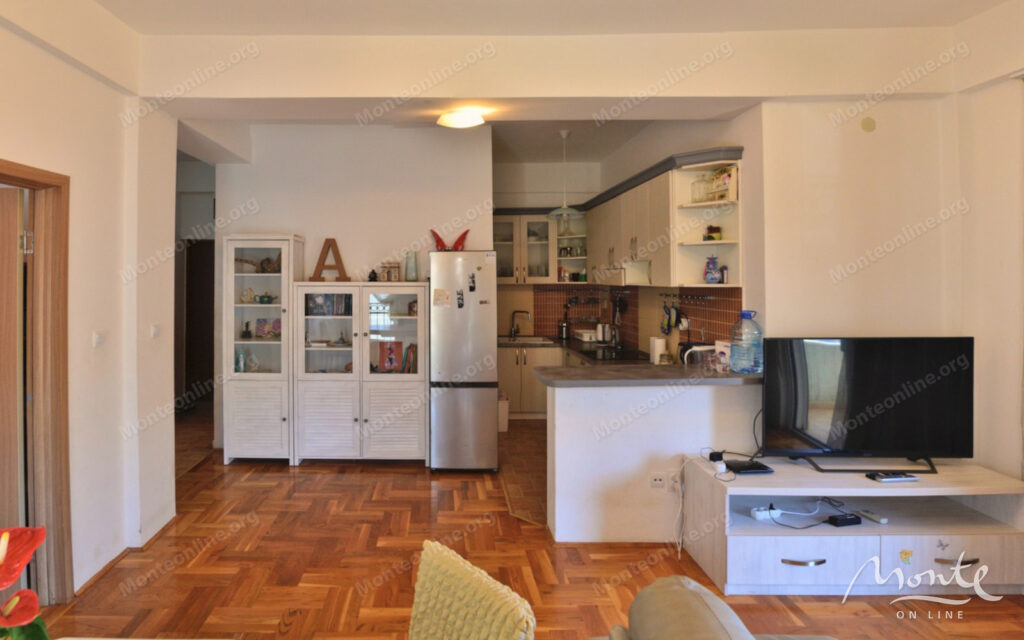 kvartira s 1 spalnej v klubnom dome s bassejnom v budve 03