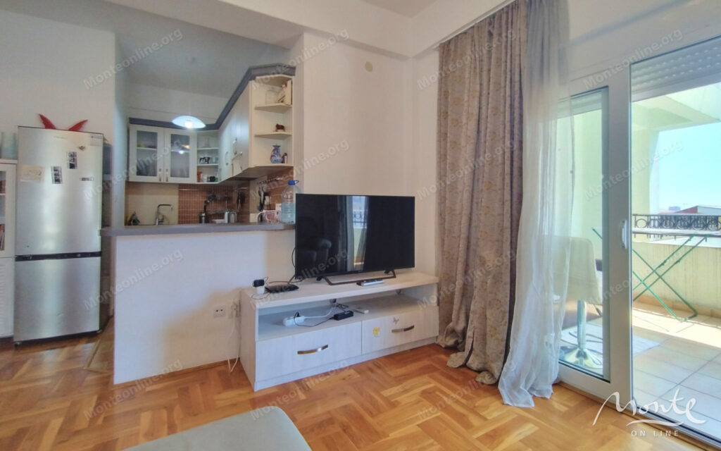 kvartira s 1 spalnej v klubnom dome s bassejnom v budve 05