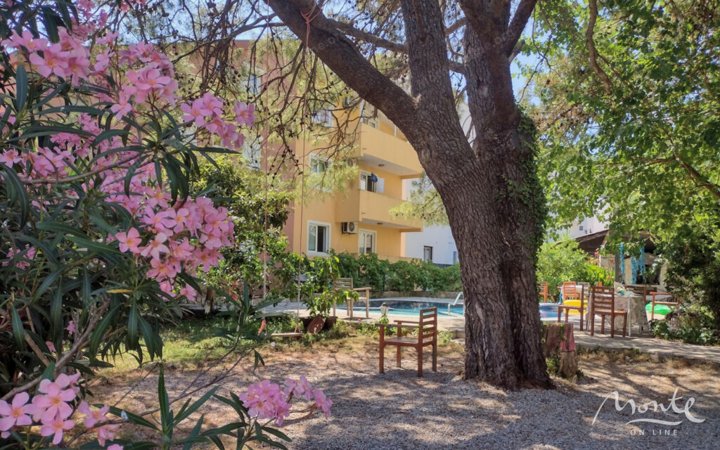 kvartira s 1 spalnej v klubnom dome s bassejnom v budve 26