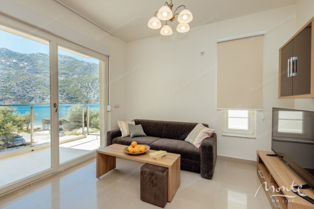 kvartira s 1 spalnej v risane na 1 linii s panoramnym vidom na more i parkovkoj 01