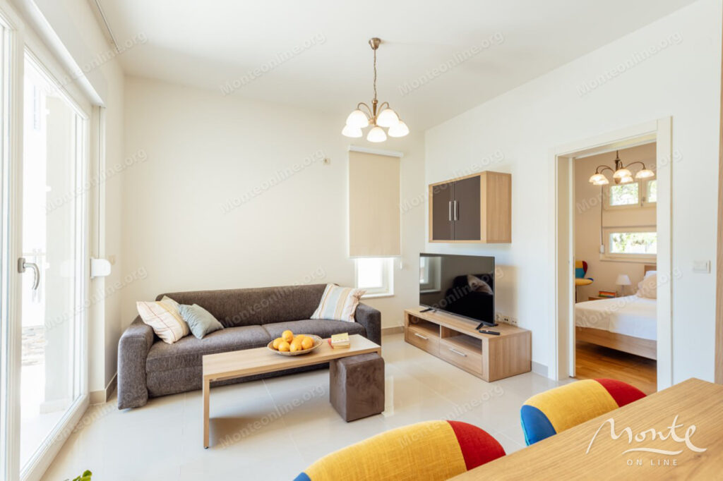 kvartira s 1 spalnej v risane na 1 linii s panoramnym vidom na more i parkovkoj 03