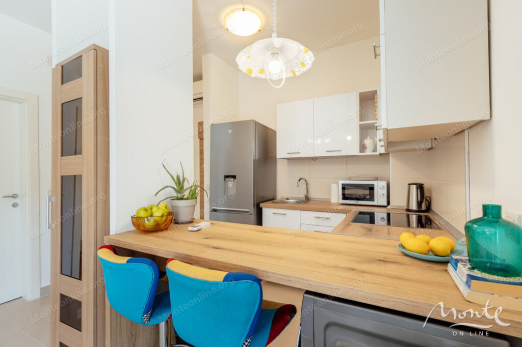 kvartira s 1 spalnej v risane na 1 linii s panoramnym vidom na more i parkovkoj 04