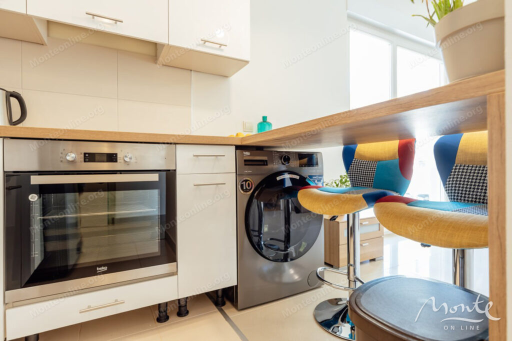 kvartira s 1 spalnej v risane na 1 linii s panoramnym vidom na more i parkovkoj 05