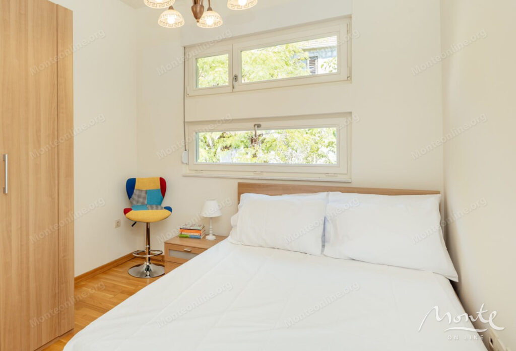 kvartira s 1 spalnej v risane na 1 linii s panoramnym vidom na more i parkovkoj 06