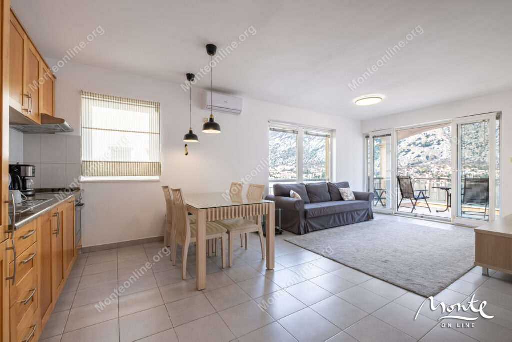 2-bedroom apartment with a sea view and an old building in Muo 08