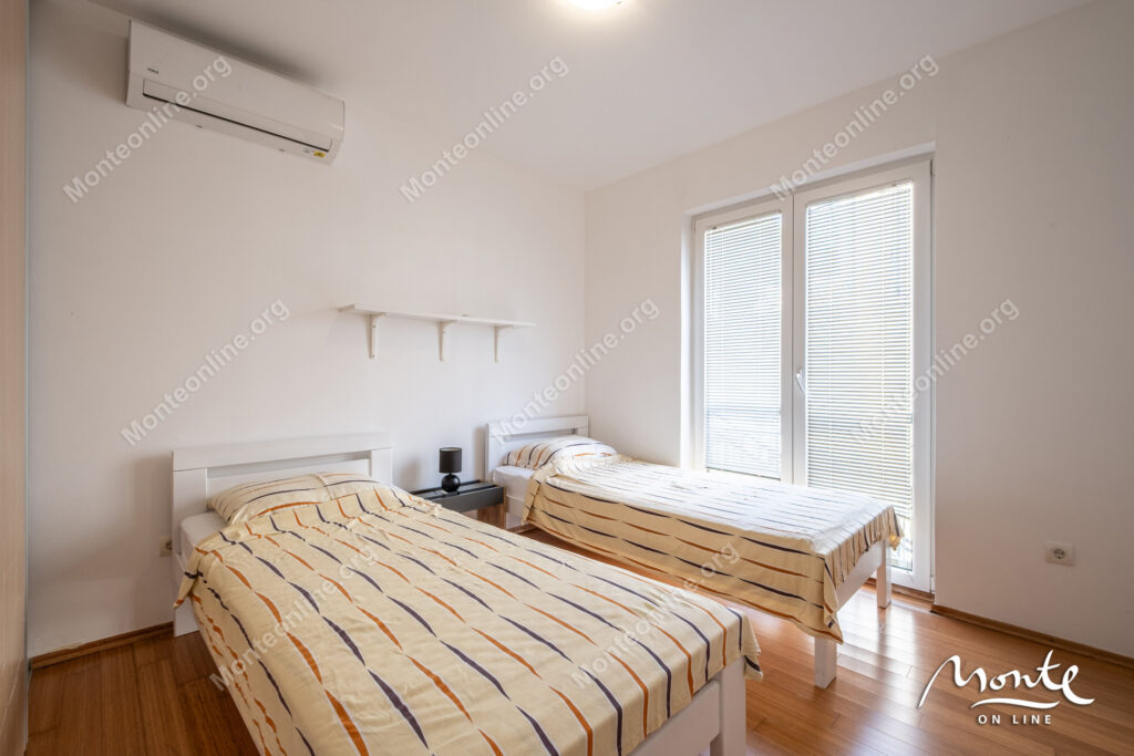 2-bedroom apartment with a sea view and an old building in Muo 11