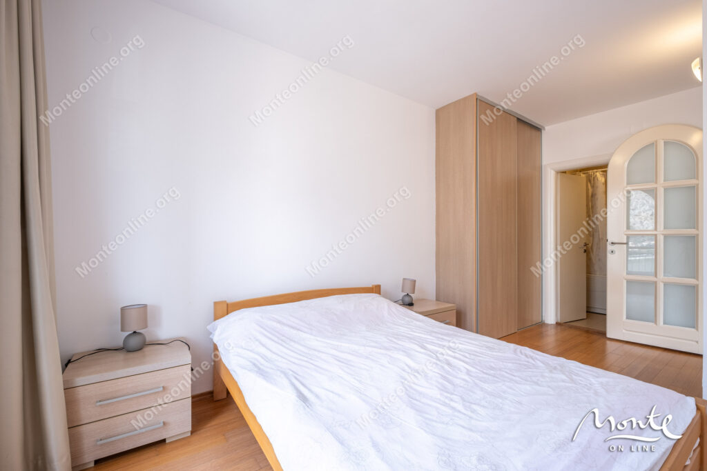 2-bedroom apartment with a sea view and an old building in Muo 14