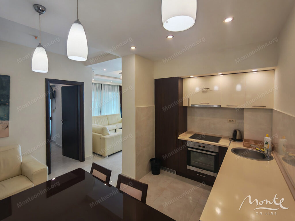 kvartira s 2 spalnyami v 150 m ot morya naprotiv otelya splendid bechichi 05