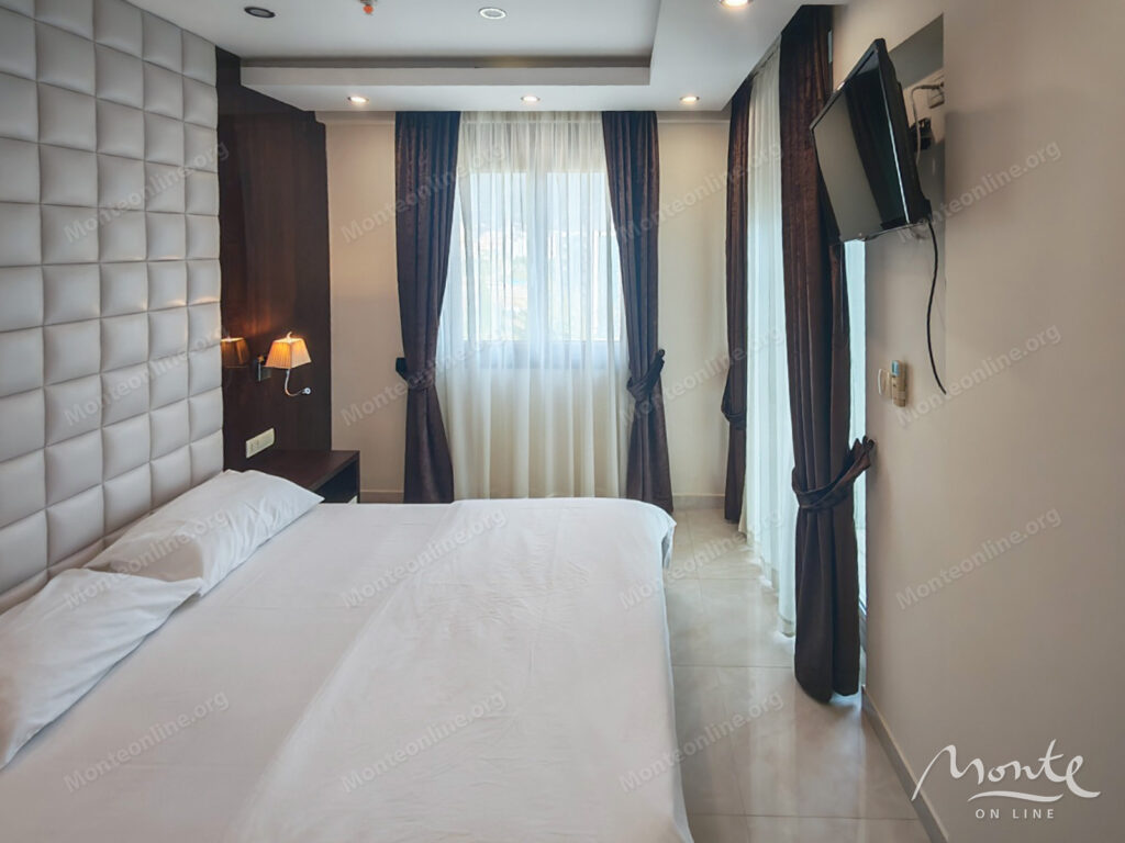 kvartira s 2 spalnyami v 150 m ot morya naprotiv otelya splendid bechichi 09