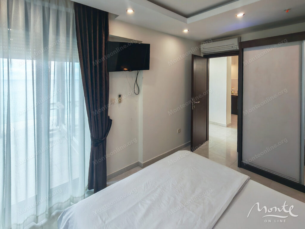 kvartira s 2 spalnyami v 150 m ot morya naprotiv otelya splendid bechichi 10