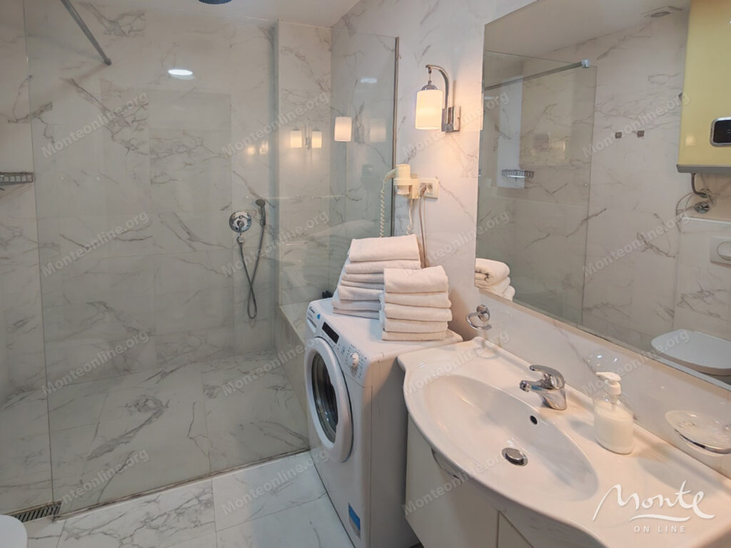 kvartira s 2 spalnyami v 150 m ot morya naprotiv otelya splendid bechichi 15