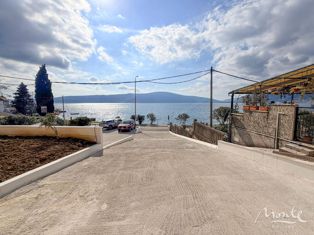 New one-bedroom apartment on the first line in Tivat