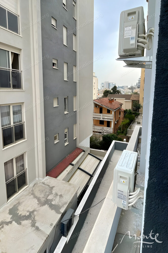 novaya kvartira s 1 spalnej v budve 200 metrov ot morya 06