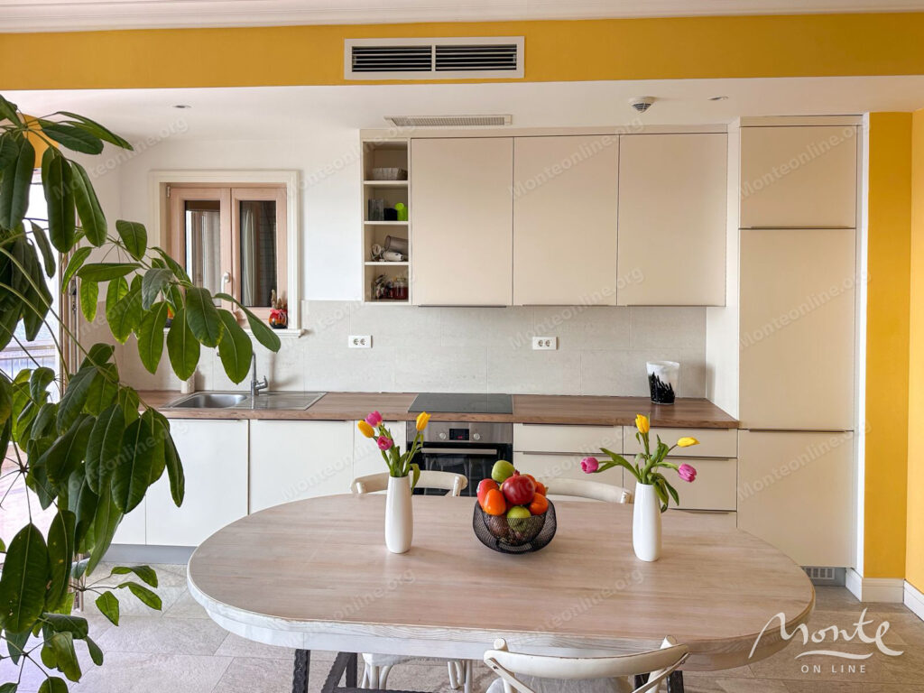 prostornaya elegantnost s vidom na million apartamenty v marina village lustica bay 04