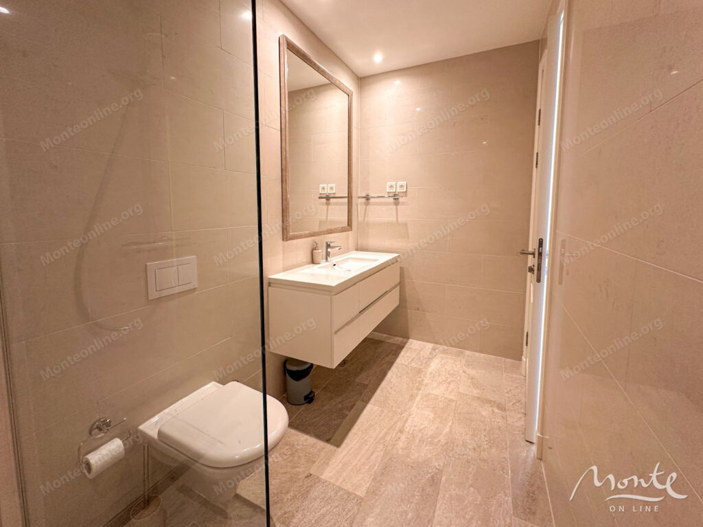 prostornaya elegantnost s vidom na million apartamenty v marina village lustica bay 10