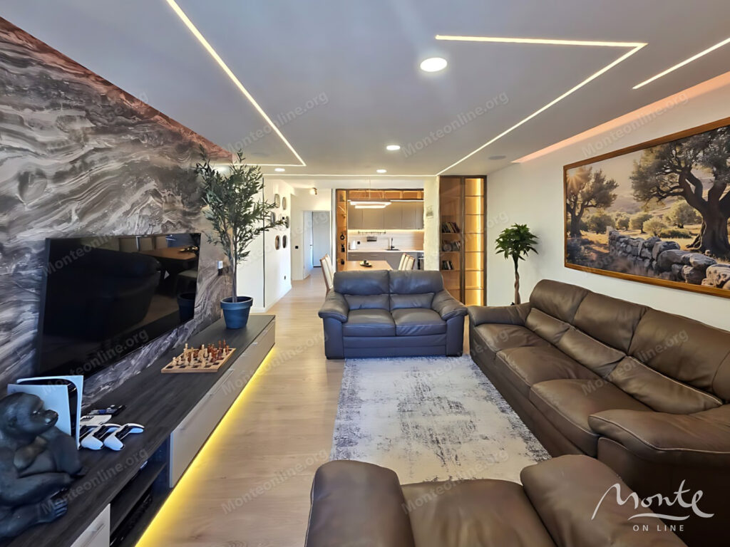 Luksuzni trosobni stan 300 metara od mora u Bečićima 03