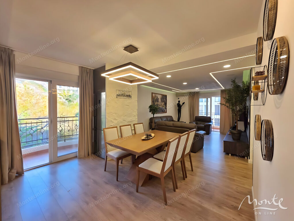 Luksuzni trosobni stan 300 metara od mora u Bečićima 05