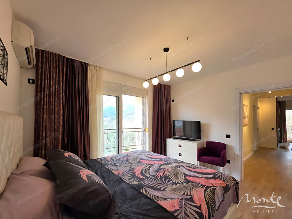 Luksuzni trosobni stan 300 metara od mora u Bečićima 08