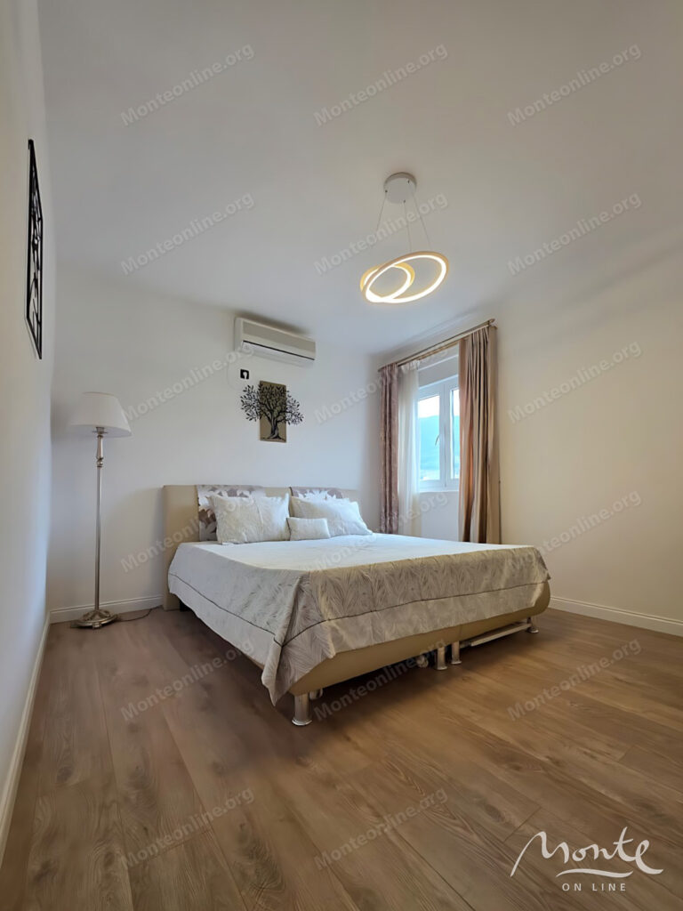 Luksuzni trosobni stan 300 metara od mora u Bečićima 09